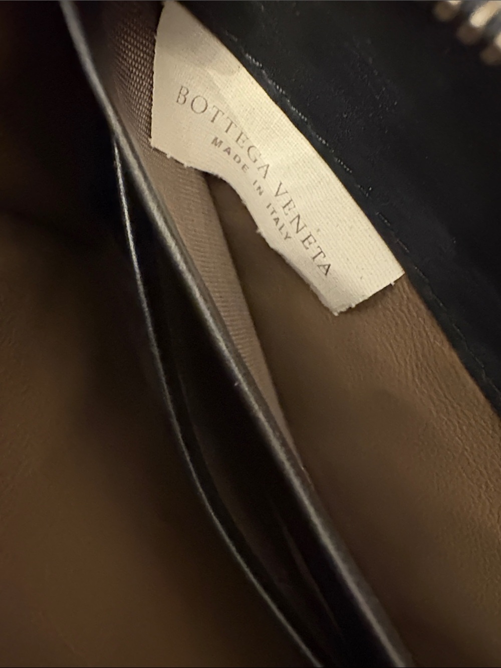 Bottega Veneta black Intrecciato zippy wallet with gold studs in excellent cond. - Picture 5 of 5